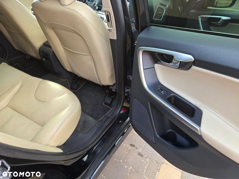 Volvo XC 60 D5 AWD Summum - 25