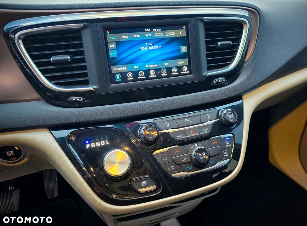 Chrysler Pacifica - 17