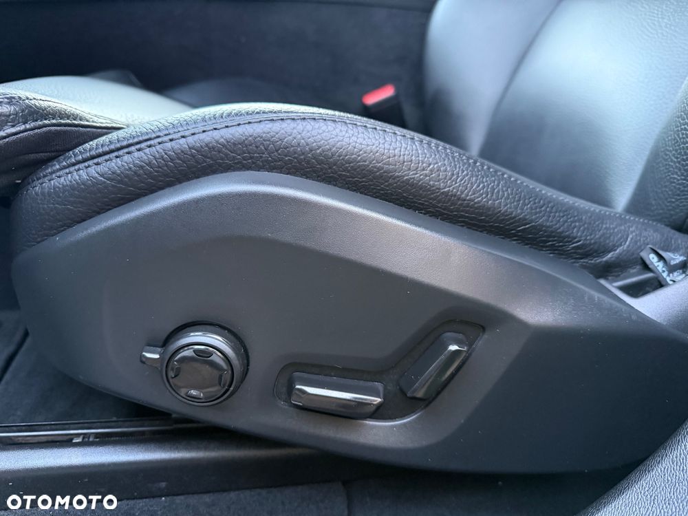 Volvo XC 60 B4 D Ultimate Dark - 38