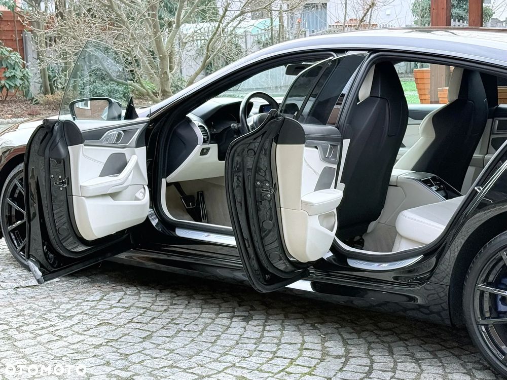 BMW Seria 8 - 11