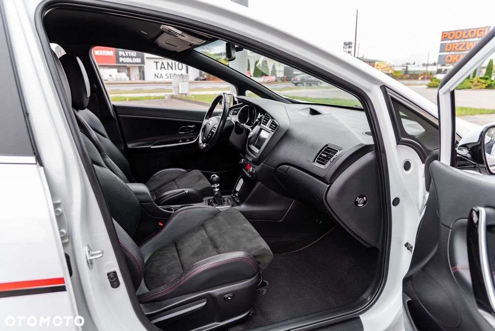 Kia Ceed 1.6 T-GDI GT L - 24