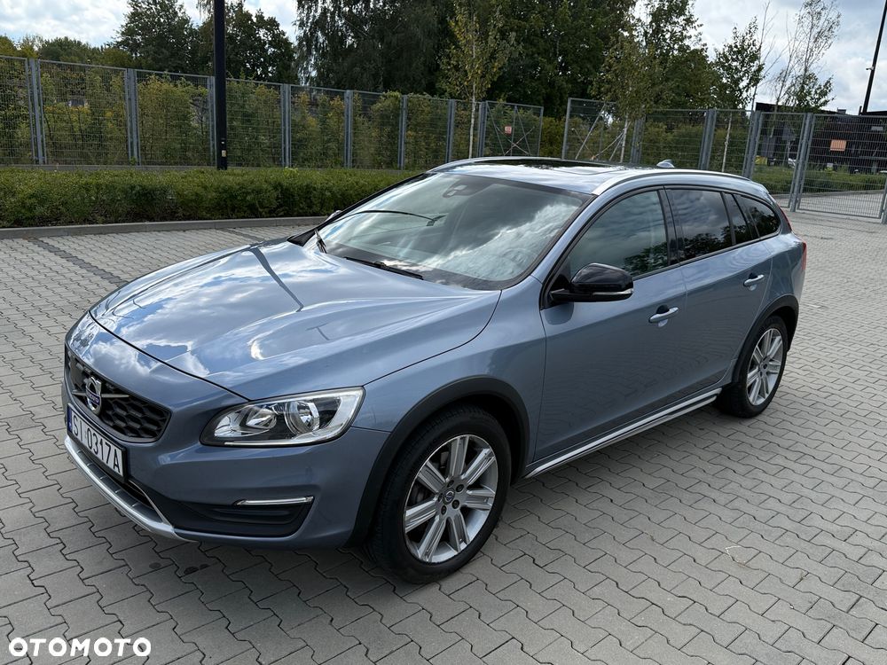 Volvo V60 Cross Country - 1