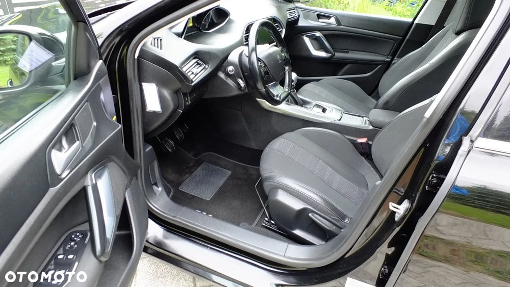 Peugeot 308 SW 1.2 PureTech GPF Allure Pack S&S - 12