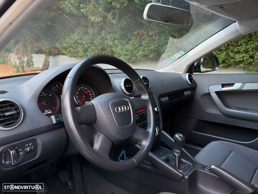 Audi A3 Sportback 1.6 TDI Attraction Business Line - 29