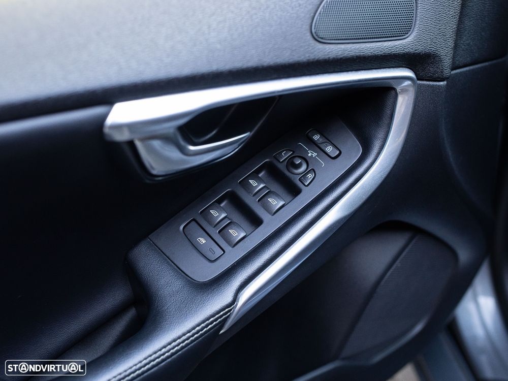 Volvo V40 2.0 D3 R-Design Geartronic - 27