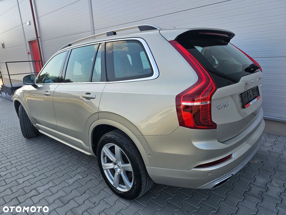 Volvo XC 90 T8 AWD Plug-In Hybrid Momentum 7os - 4