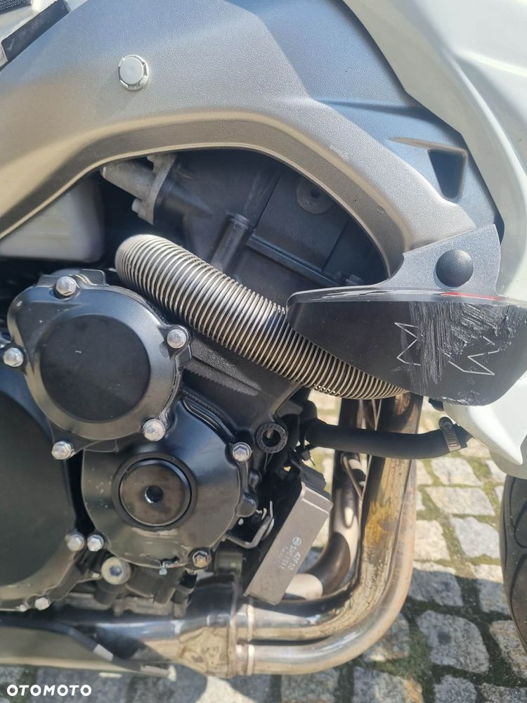 Suzuki GSR - 6