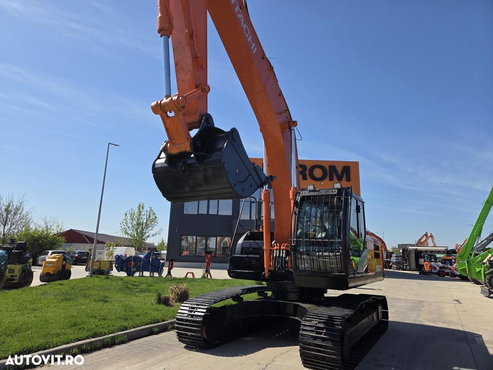 Hitachi ZX250LCN-6, 2020, 9.449h, 27,3t, cupa 1,55mc, Ingust latime 2,99m, camera spate, camere laterale, inst picon, consum mediu 9,8l/h, ridica 13t, motor Isuzu 173CP, 3 pompe hidr HITACHI, 3 camere, produs in JAPONIA, leasing 4 ani-PROMOTIE 68.900 EUR+tva - 18