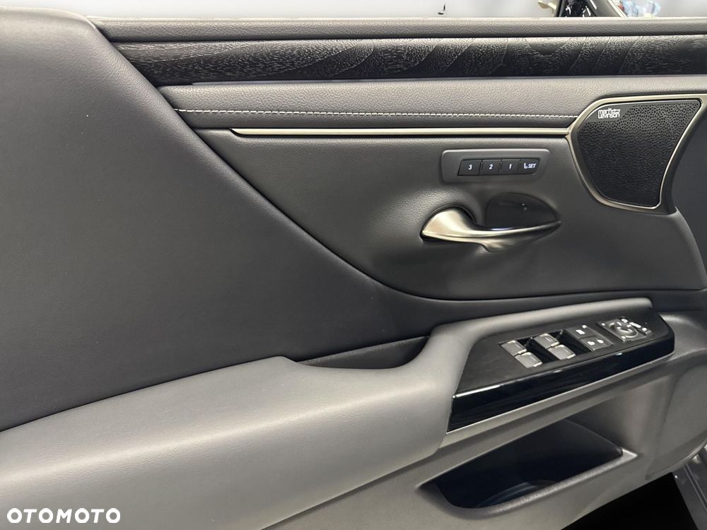 Lexus ES 300h Prestige - 15