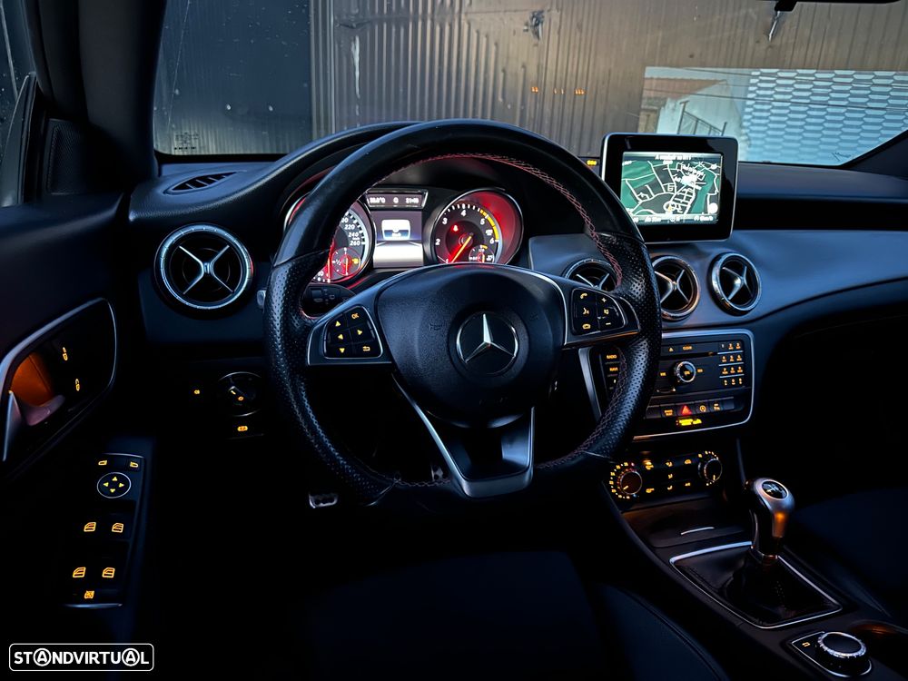 Mercedes-Benz CLA 180 d Shooting Brake AMG Line - 12