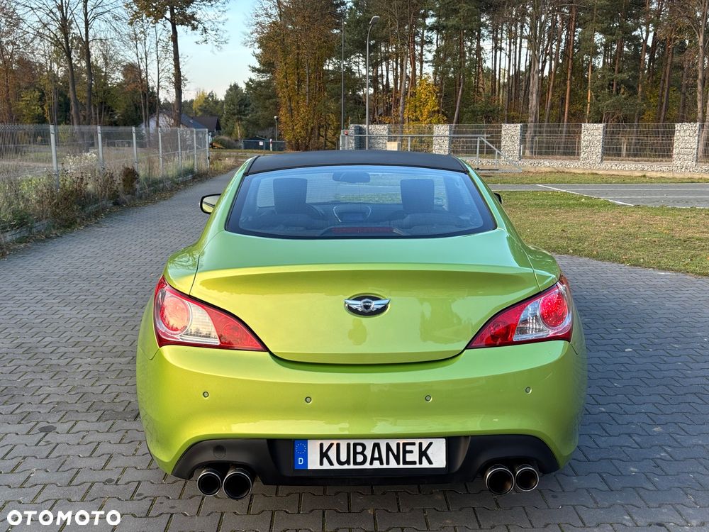 Hyundai Genesis Coupe 2.0 T - 13