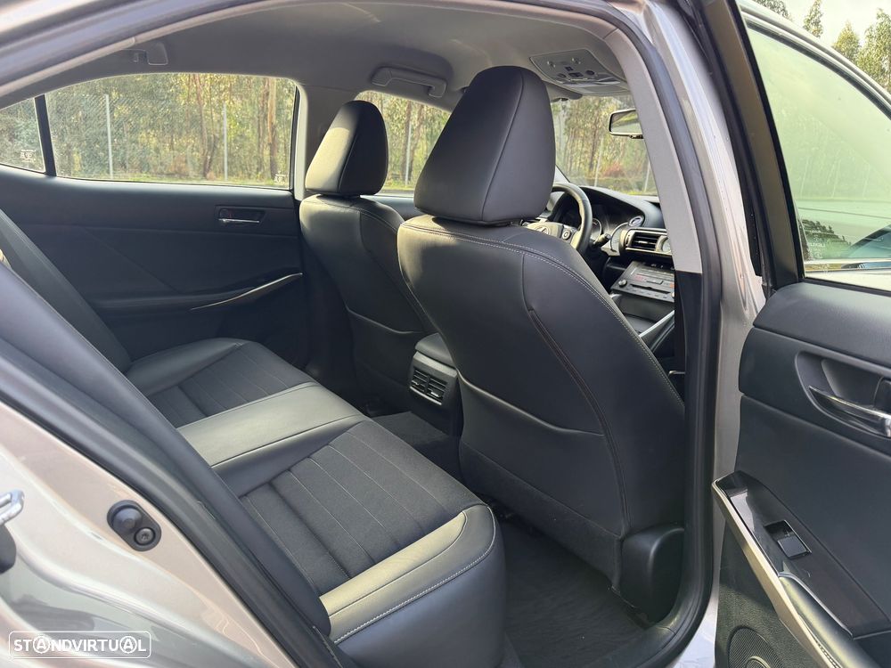 Lexus IS 300H Pack Executive+ - 57