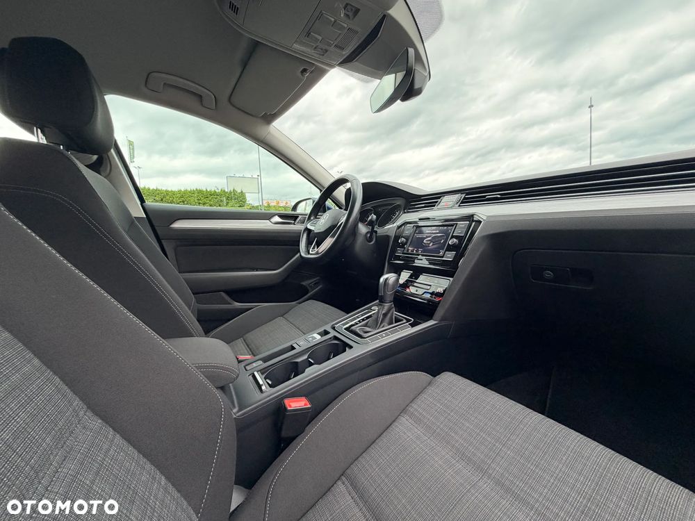 Volkswagen Passat - 21