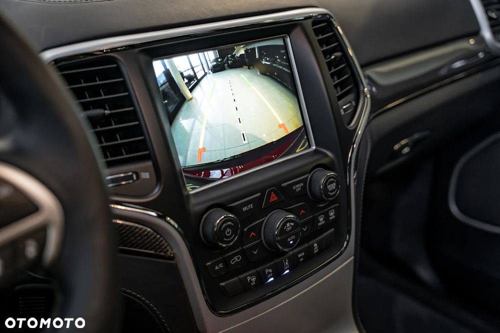 Jeep Grand Cherokee - 34