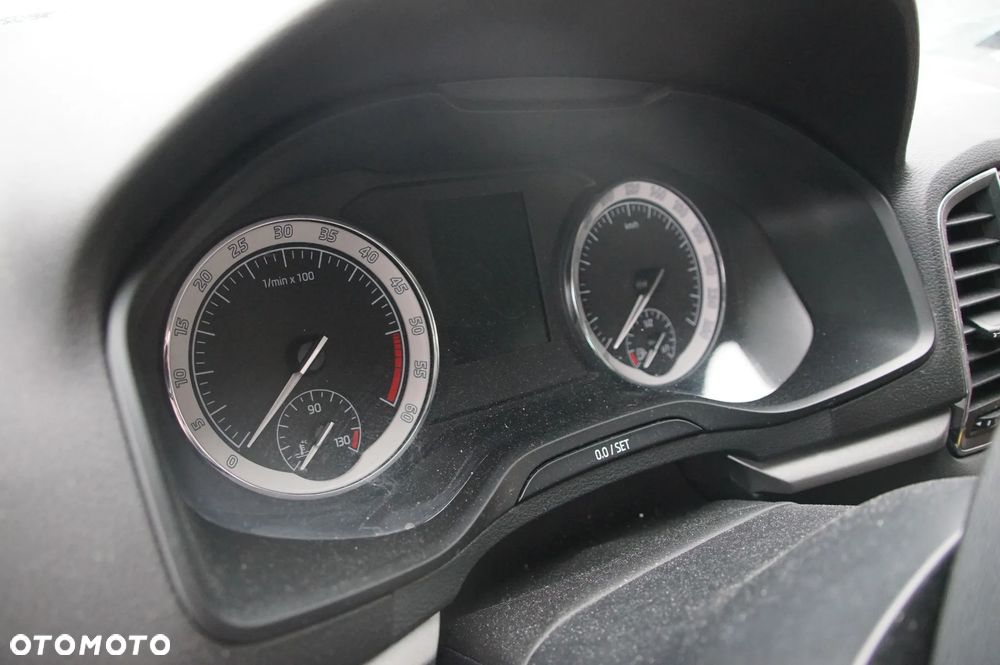 Auto na części - Skoda Karoq 1.6 TDI 115 KM DGTE TKK LS9R 130 TYS. KM 2018R Silnik Skrzynia Drzwi Lusterko Klapa Lampa Szyba Felga Deska Kokpit Moduł Licznik Radio Fotel Zderzak Chłodnica Błotnik Zawieszenie Turbina Wtryski Intercooler Kompletne Części Rozbiórka - 16