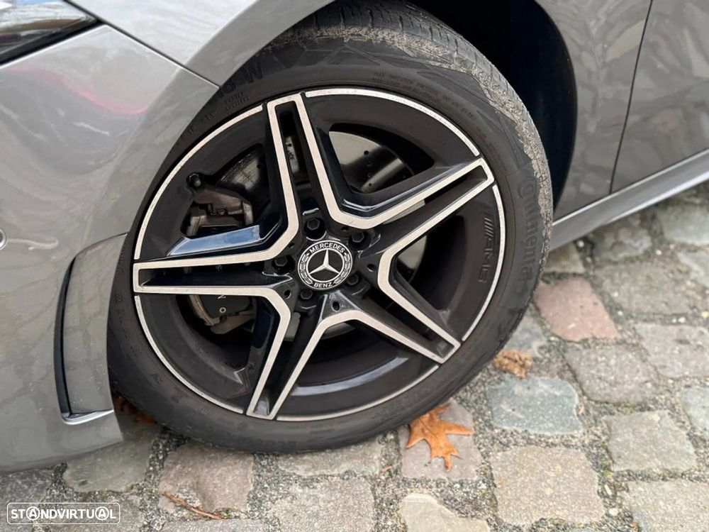 Mercedes-Benz A 250 Limousine e AMG Line - 4