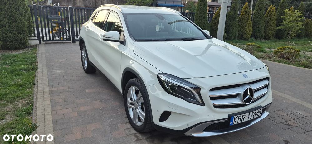 Mercedes-Benz GLA 180 7G-DCT - 2