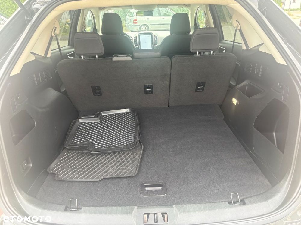 Ford Edge - 8