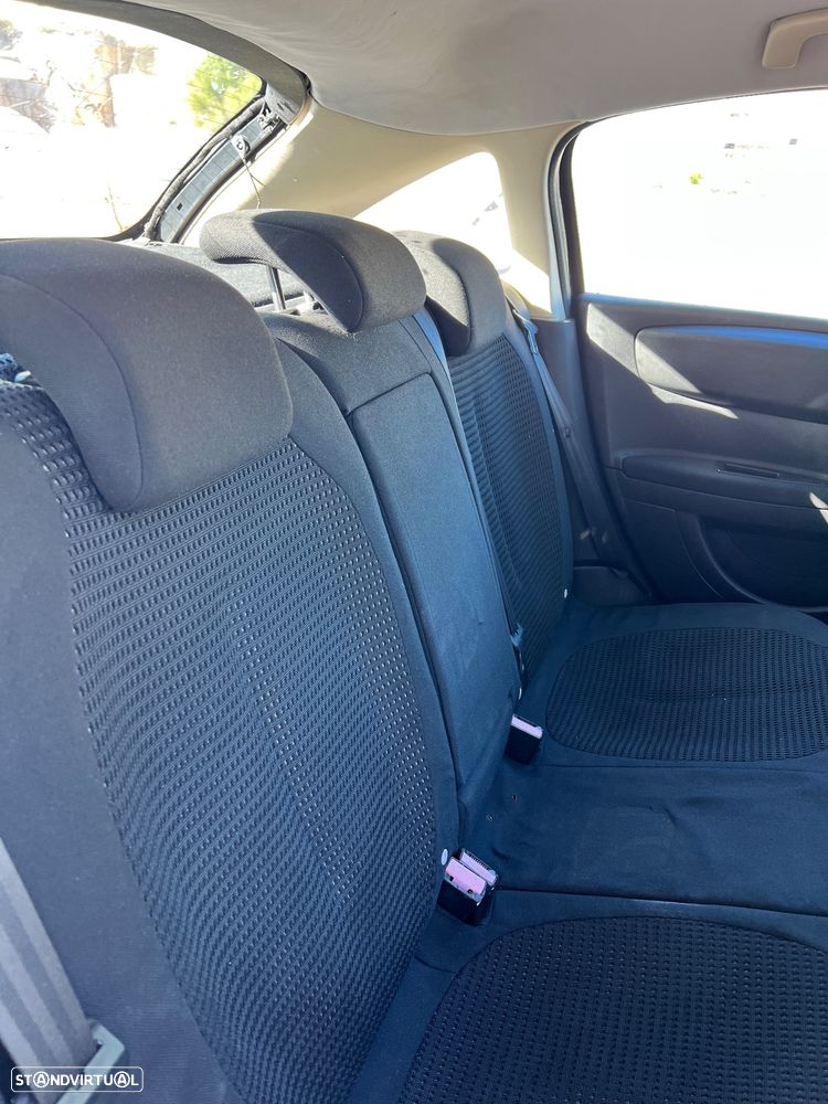 Citroën C4 1.6 HDi SX - 12