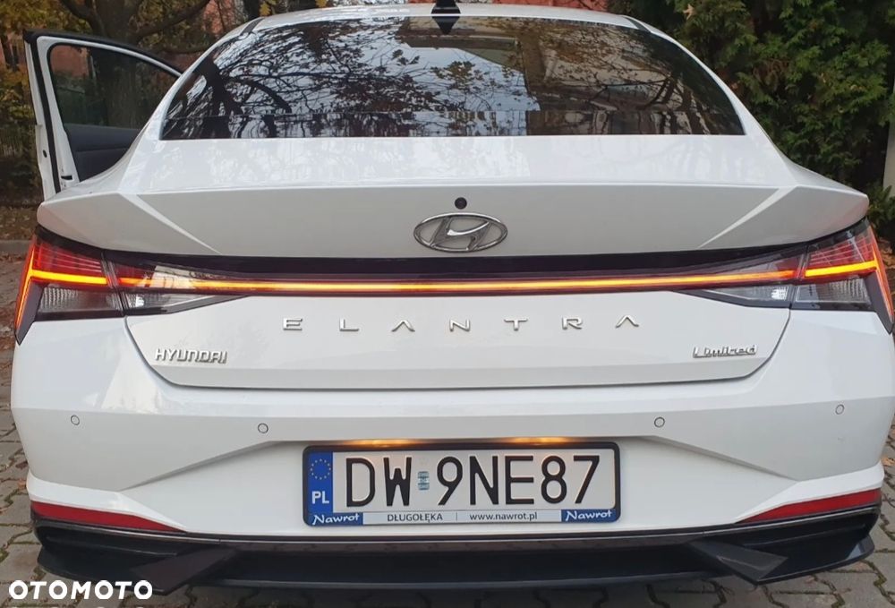 Hyundai Elantra 1.6 Executive CVT - 8