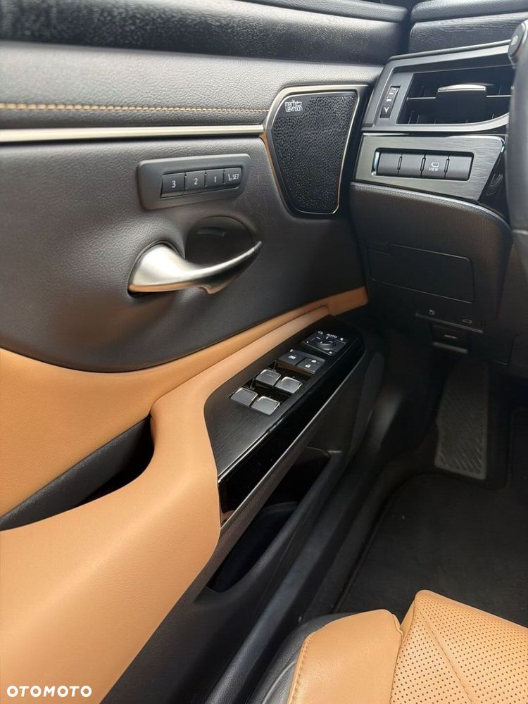Lexus ES 300h Prestige - 15
