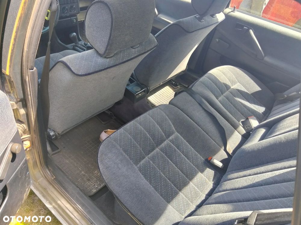 Volkswagen Passat - 11