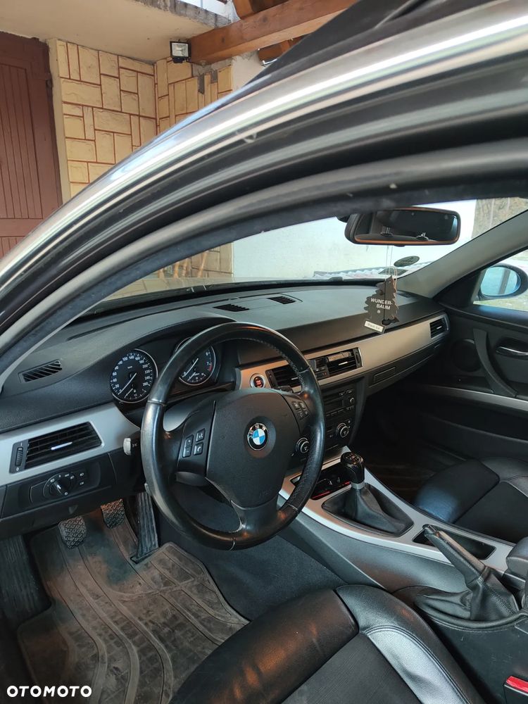 BMW Seria 3 325xi - 13