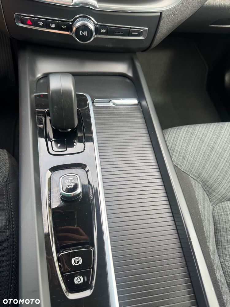 Volvo XC 60 B4 B Essential - 34