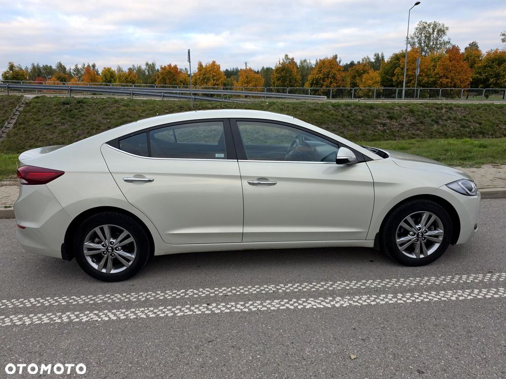 Hyundai Elantra 1.6 Comfort - 4