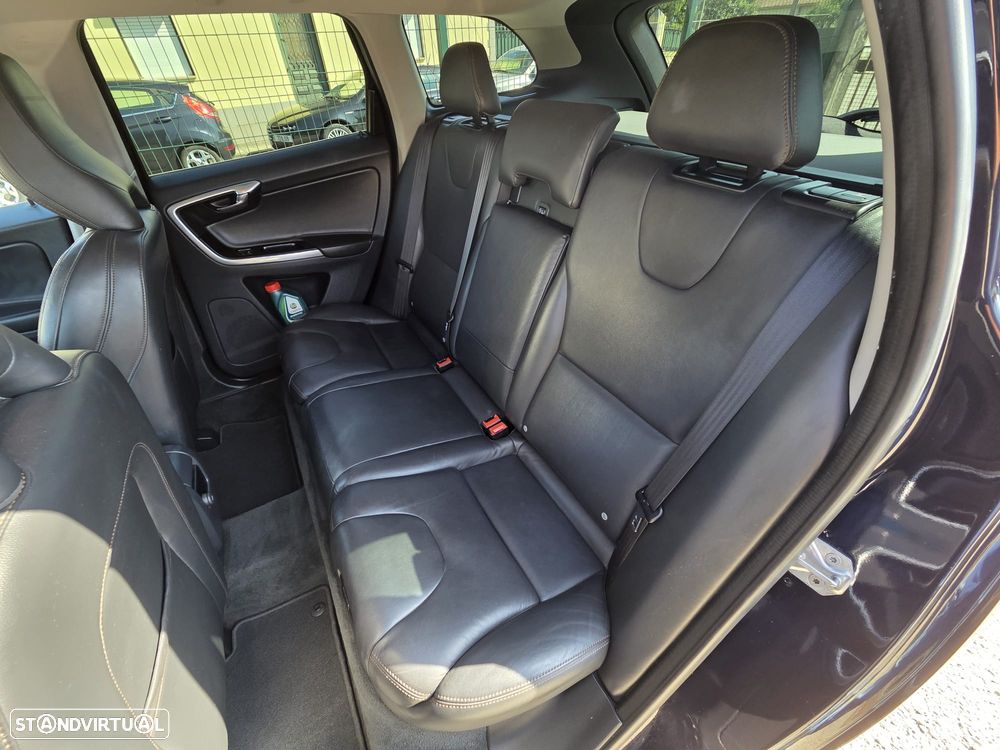 Volvo XC 60 2.0 D4 Momentum Plus Geartronic - 13