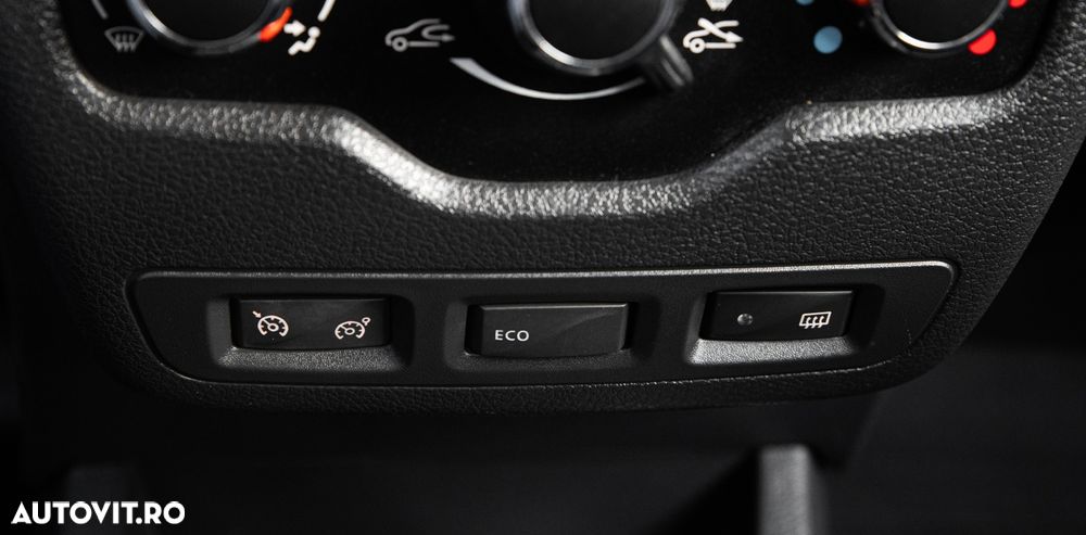 Dacia Lodgy dCi 110 Stepway Celebration - 11