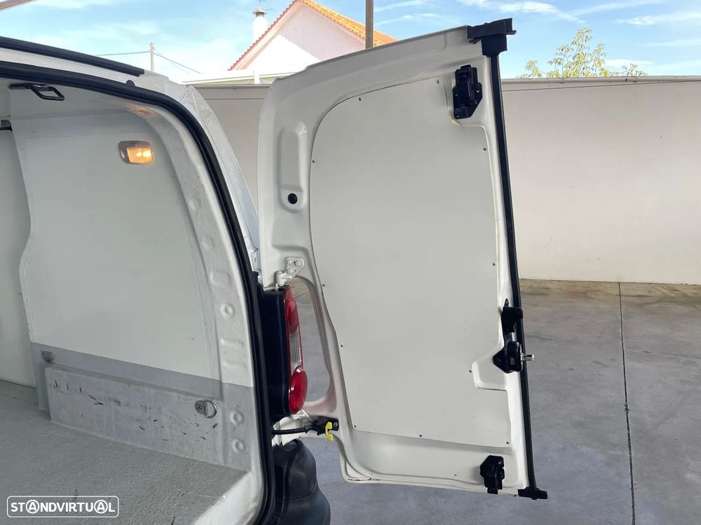 Peugeot Partner 1.6 BlueHDI c/Caixa Fibrada - 27