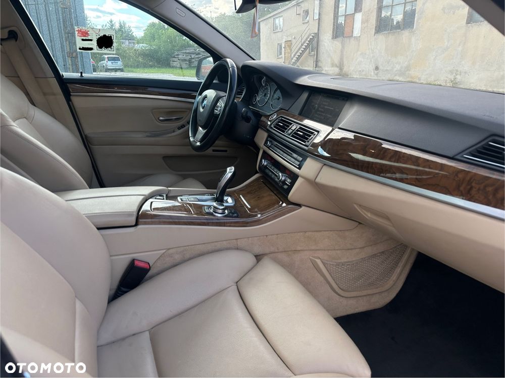 BMW Seria 5 528i - 10