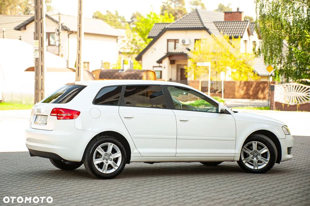 Audi A3 Sportback 1.6 Ambiente - 19