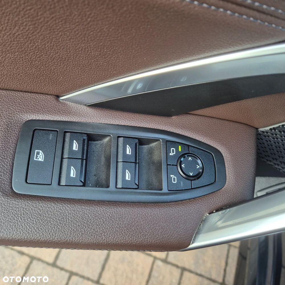 BMW iX1 xDrive30 M Sportpaket - 21