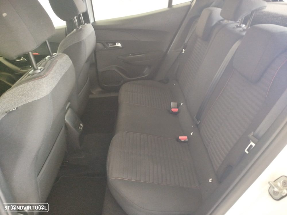 Peugeot e-2008 Active Pack - 17