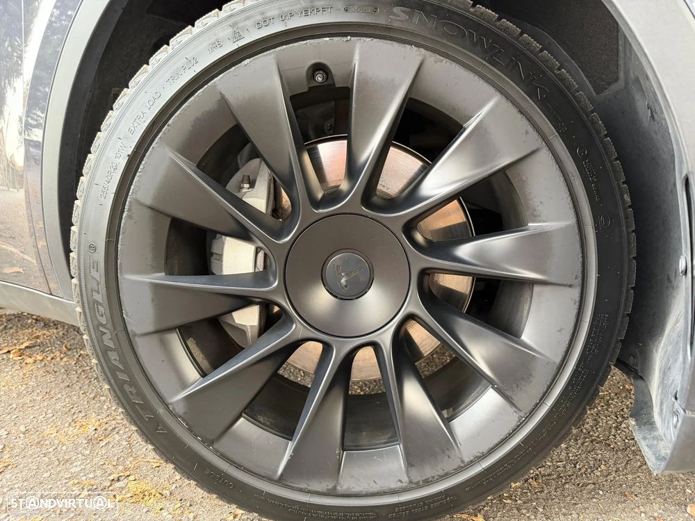 Tesla Model Y - 3
