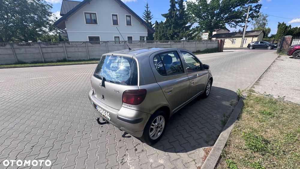 Toyota Yaris 1.4 D-4D Base - 8