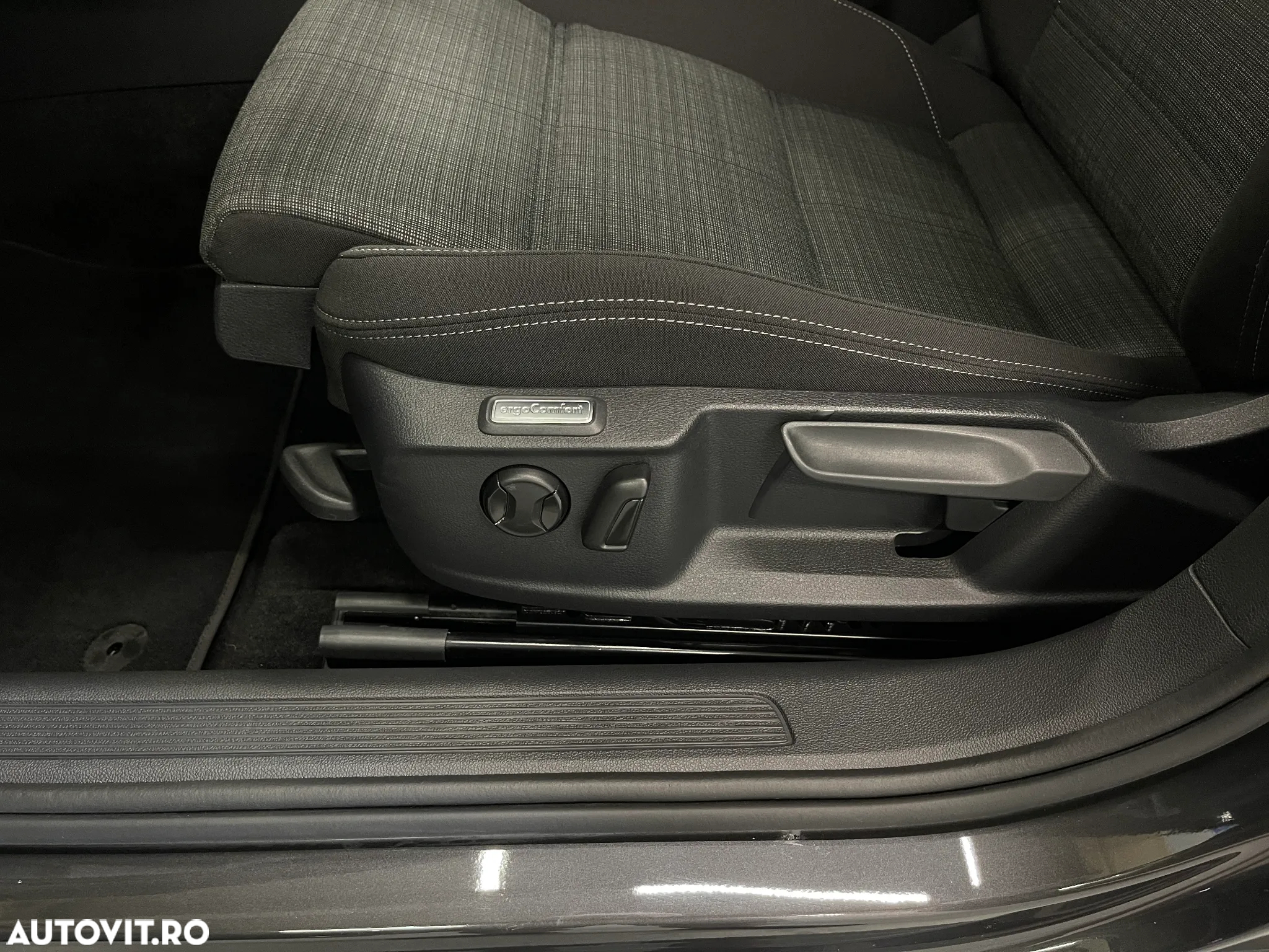 Volkswagen Passat 2.0 TDI DSG Comfortline - 25