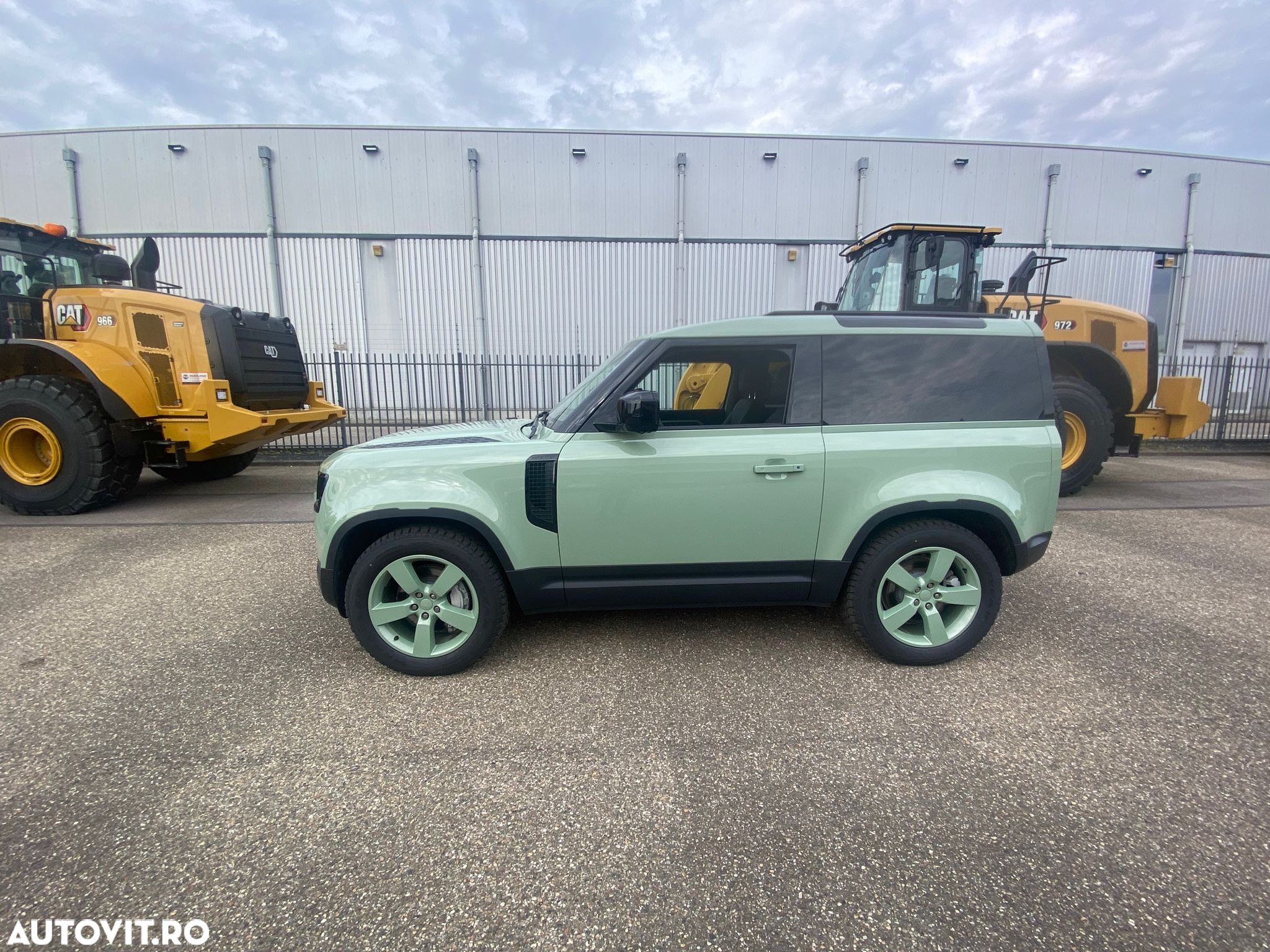 Land Rover Defender 90 3.0D 300 MHEV X-Dynamic SE - 3