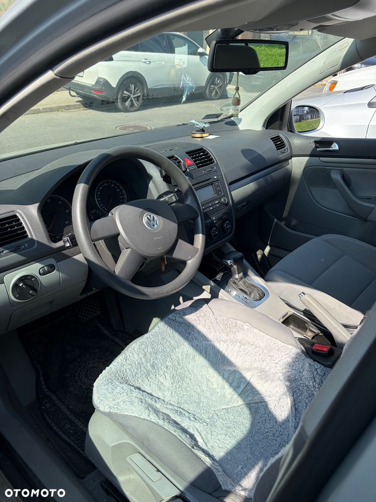 Volkswagen Golf 1.9 TDI Comfortline DSG - 4