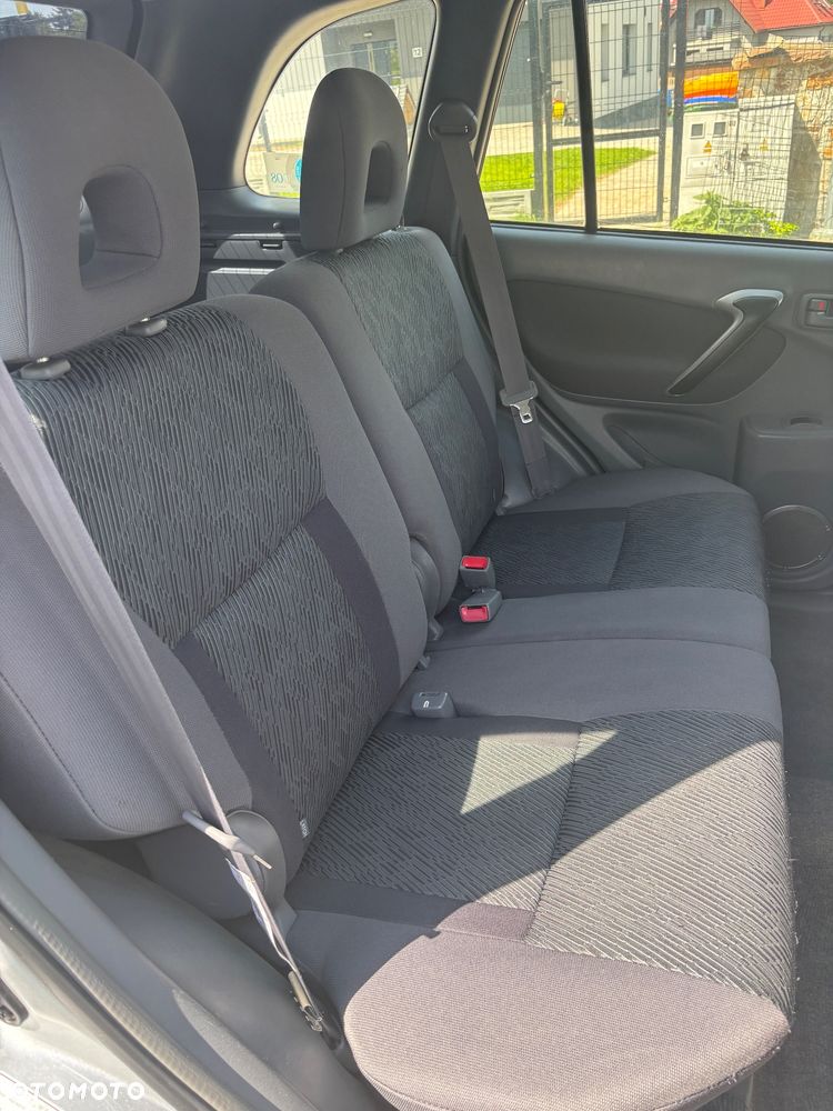 Toyota RAV4 2.0 VVT-i Sol - 11