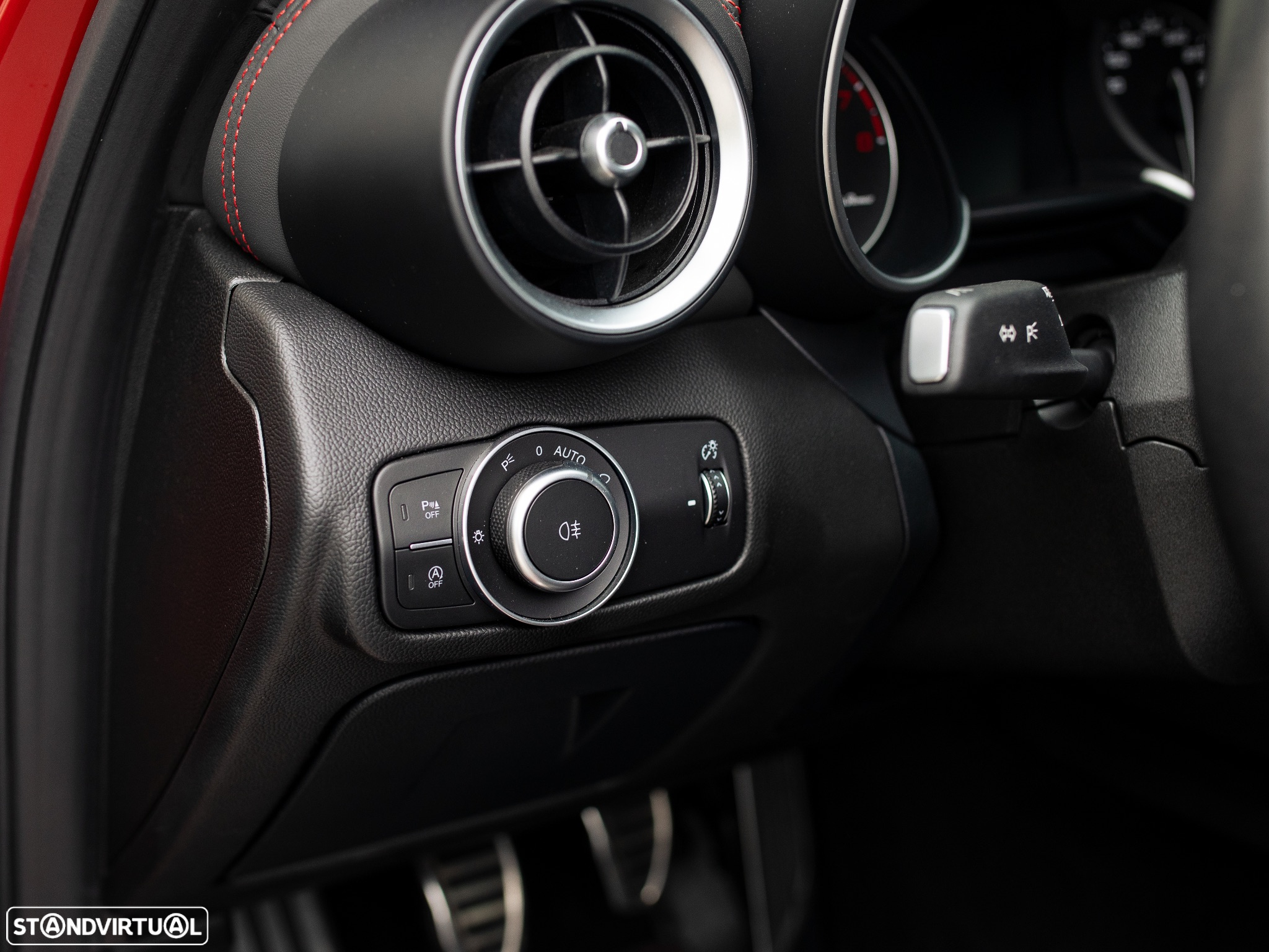 Alfa Romeo Giulia 2.9 Bi-Turbo Quadrifoglio - 35