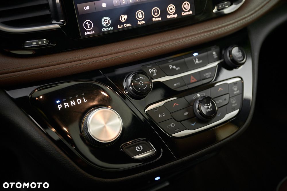 Chrysler Pacifica - 40