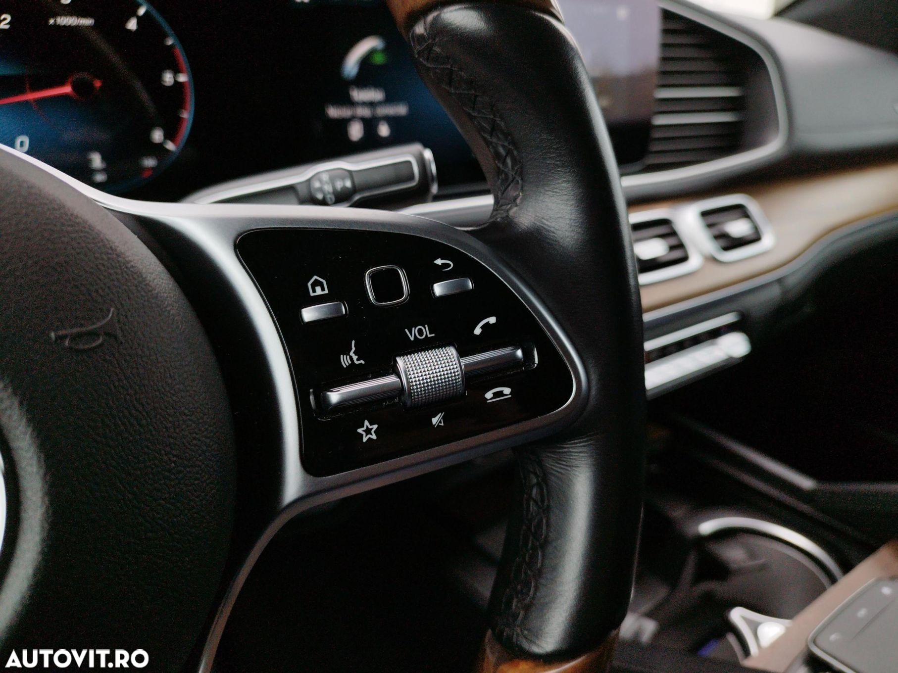 Mercedes-Benz GLS - 12