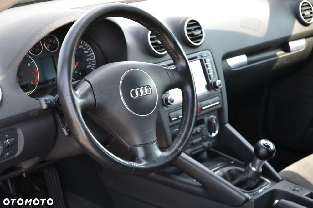 Audi A3 3-drzwiowe 1.6 S Line Sportpaket plus - 2