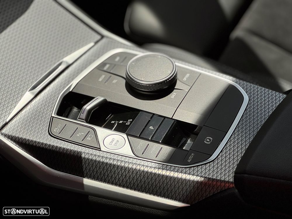 BMW 330 e Aut. M Sport - 25