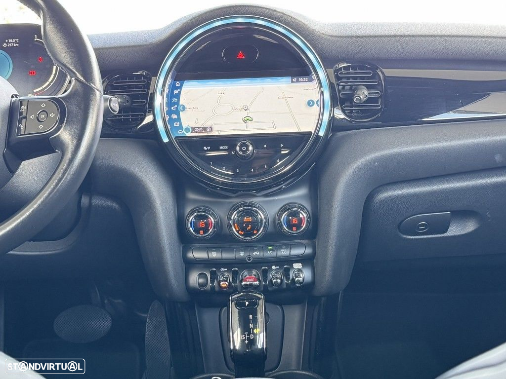 MINI Cabrio Cooper Premium Essential Auto - 12