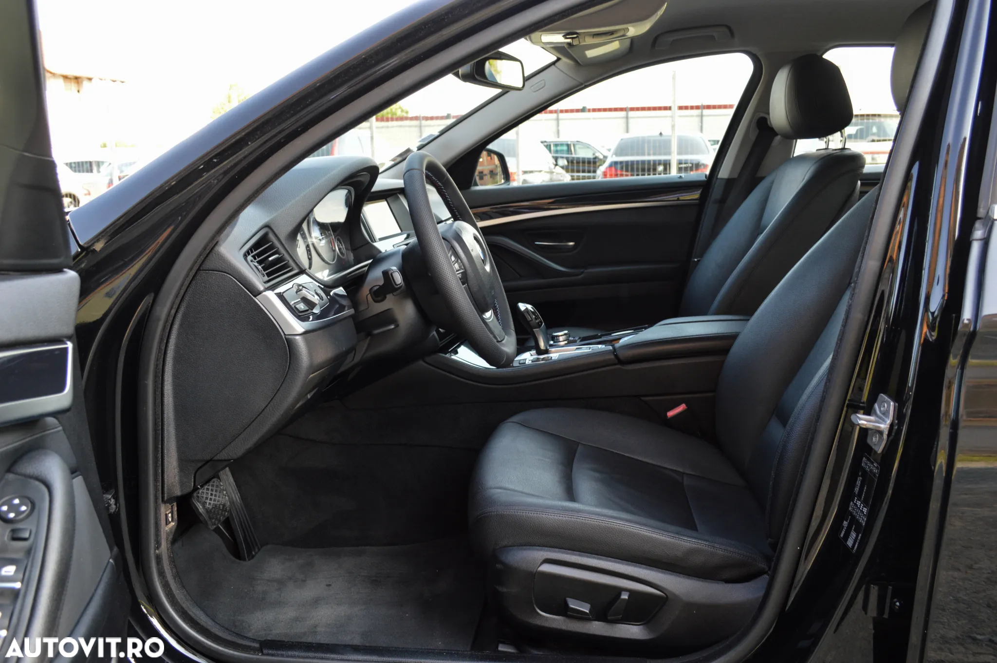 BMW Seria 5 520d Aut. - 27