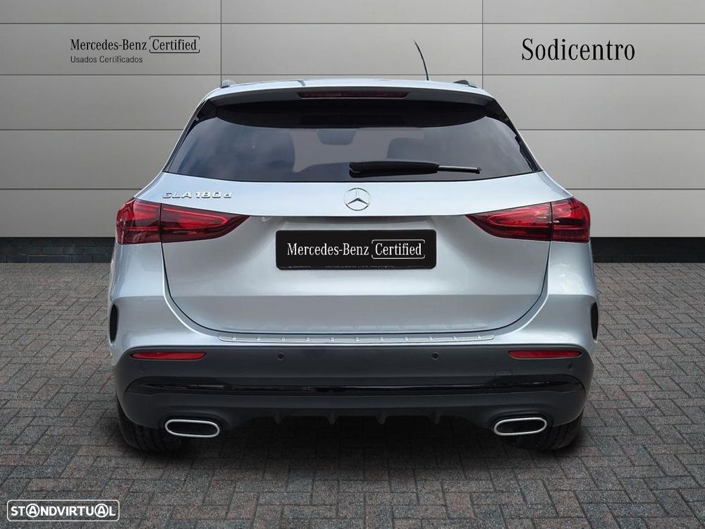 Mercedes-Benz GLA 180 d AMG Line - 9